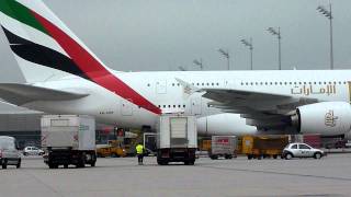 Erster A380 am Vorfeld Flughafen München / EMIRATES/Tower- Liniendienst- Munich Airport / DUBAI