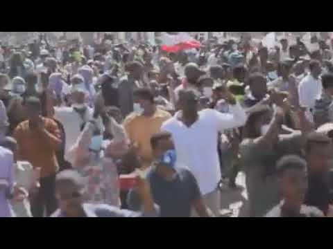 هتاف الثوار يشق عنان السماء سلمية سلمية والبشير يصم آذانه ويضرب بالرصاص