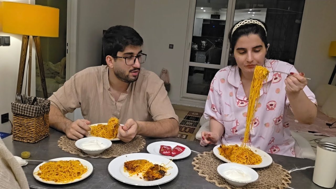 پخت ماکارونی و دورهم غذا خوردن و تعریف کردن 😍