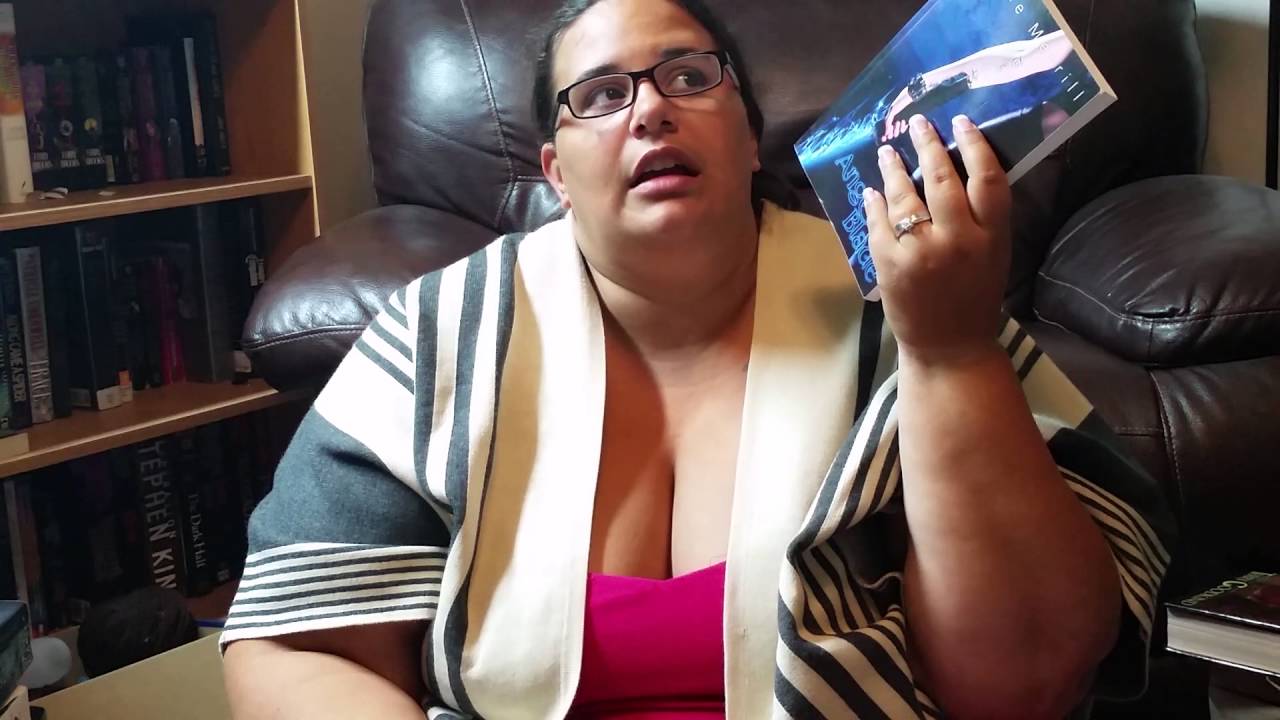 Tays book corner: Angel Blade