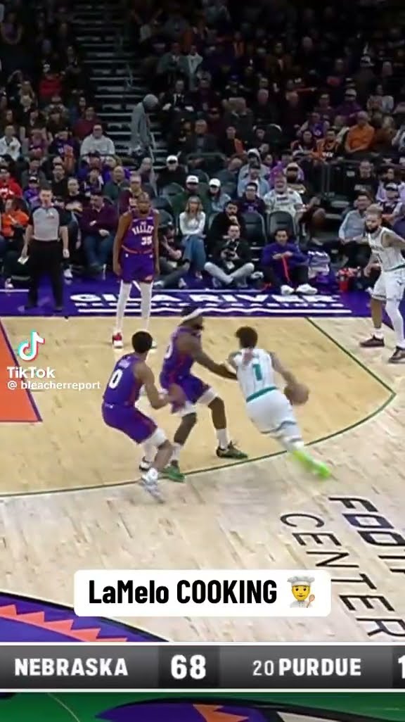 He’s COOKING ? #hoodnews #lameloball #NBA #basketball #sports #omg #how #wow #layup #bball #howto