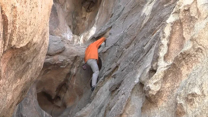 Eric Coffman free solos The Eye 5.4 in Hidden Vall...