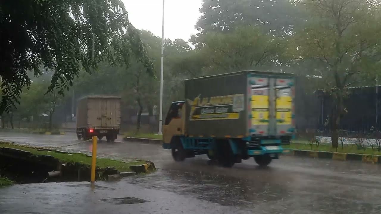 Kawasan industri Pulo gadung Hujan Siang Hari 