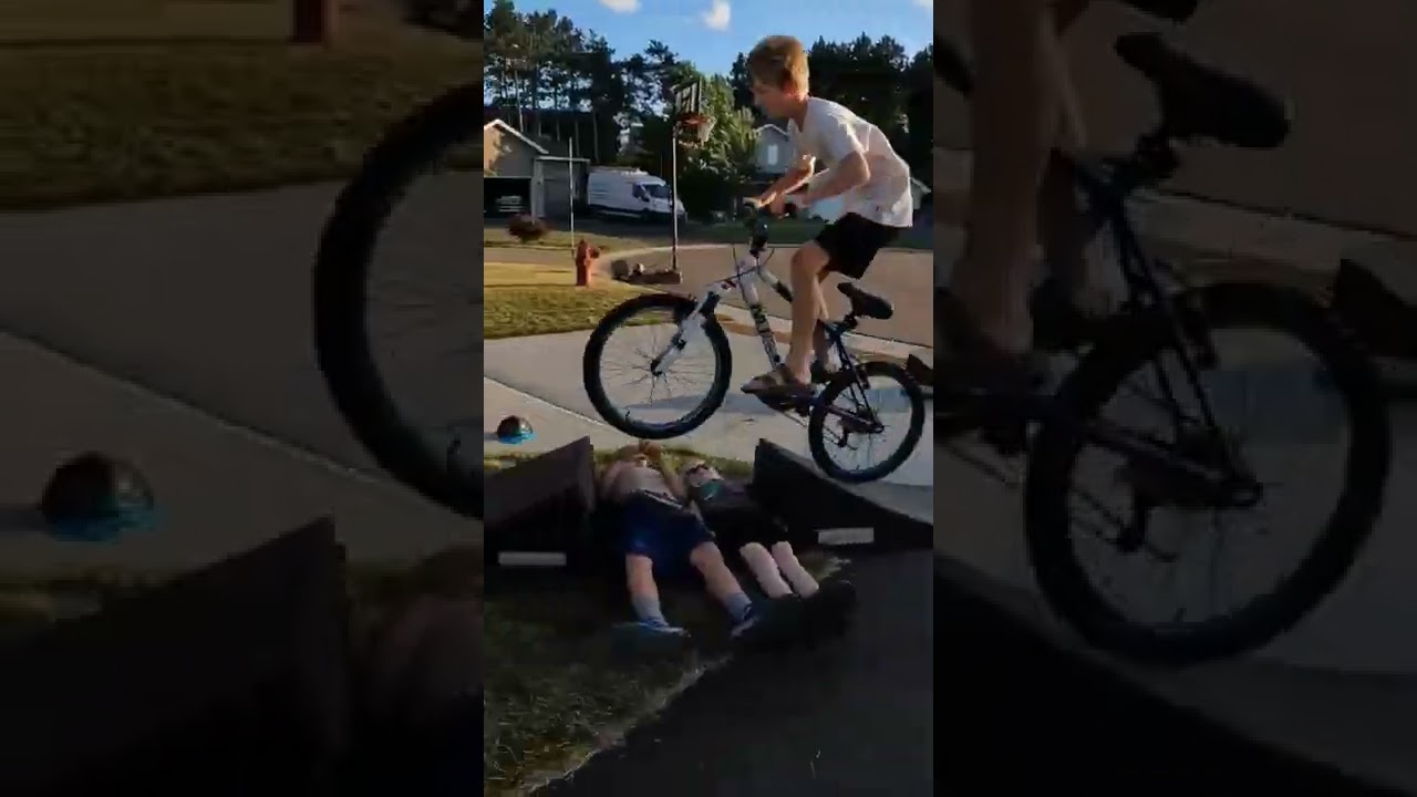 Jumping Over 2 Kids on my Bike!!!