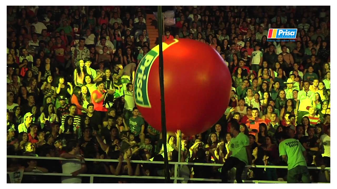 Activación con pelotas gigantes en Fiestas de Octubre 2014 