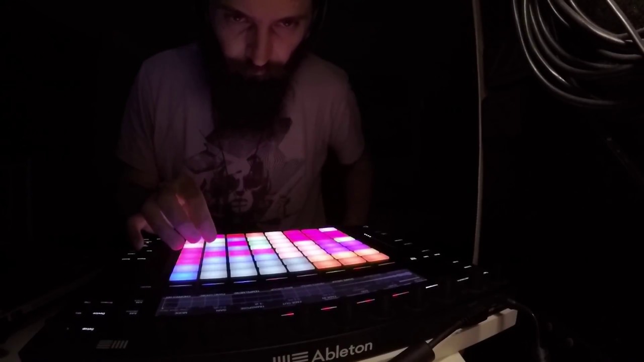 K u t ï  -  Clockwerk's LimmerStreet Push2 jam on Ableton Live set