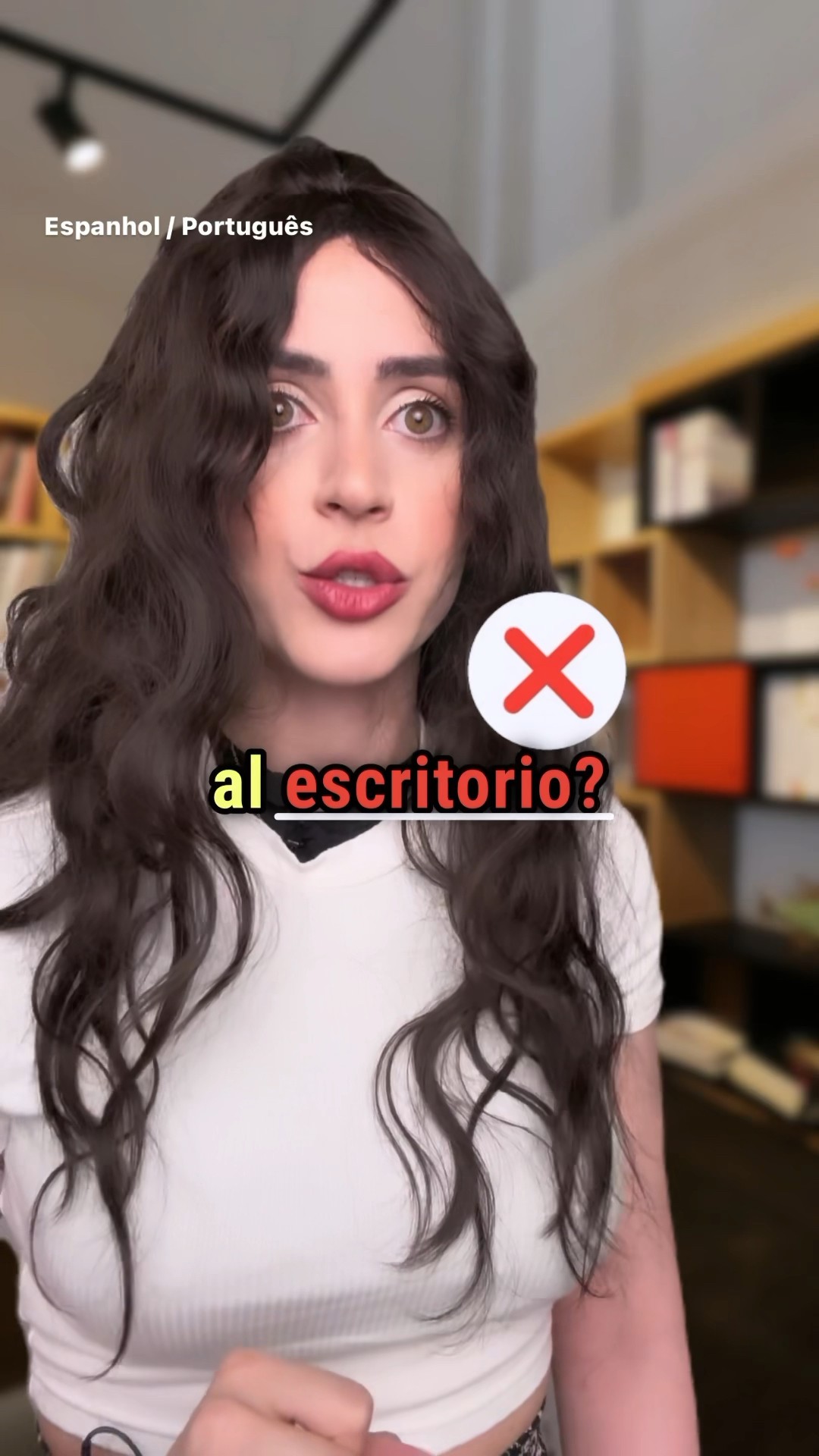 Escritorio em espanhol: é oficina, e o local de trabalho é escritório