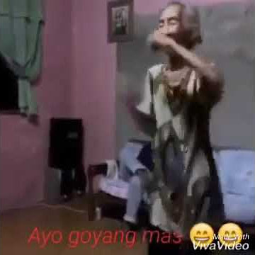 Nenek Bergoyang