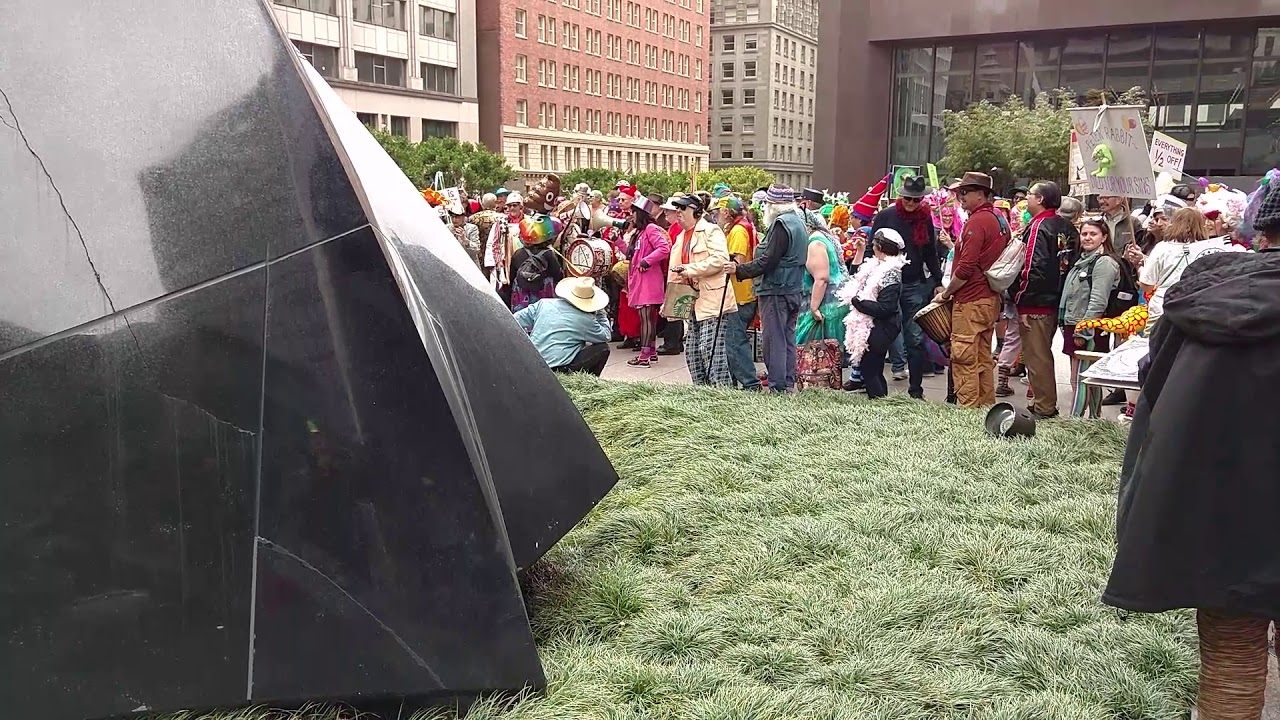 April Fool's Day ! Throwing pennies at the Banker's Heart ! St Stupid's Day Parade 2019 !
