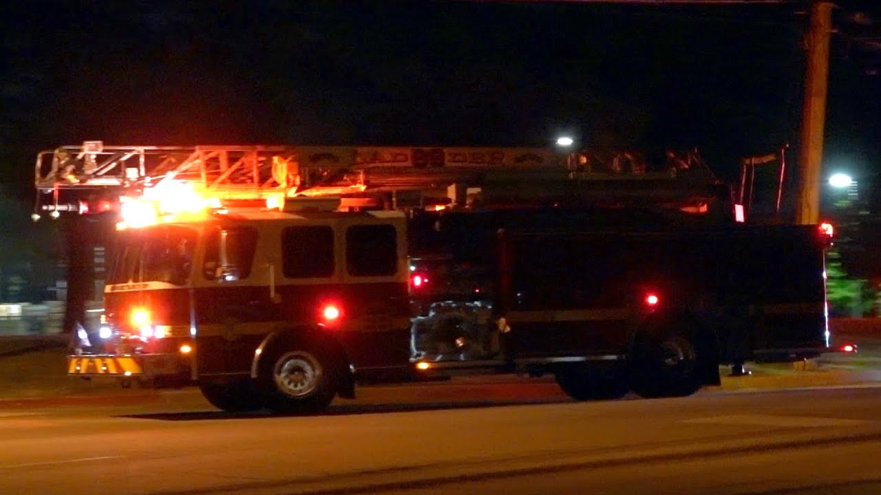 Marcus Hook Trainer Fire Department Ladder 68 & Engine 68 Responding ...