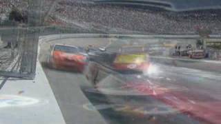 2009 NASCAR, Food City 500 Bristol, Michael Waltrip starts a chain reaction wreck