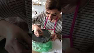 Seramik Üzerine Desen Kazıma. Resimi