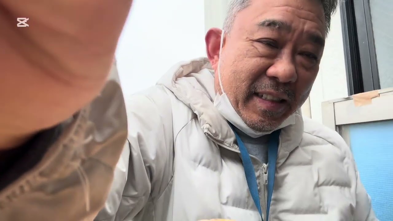 雪模様の中I時間タラタラ　盛りが強く舎外今ひとつ