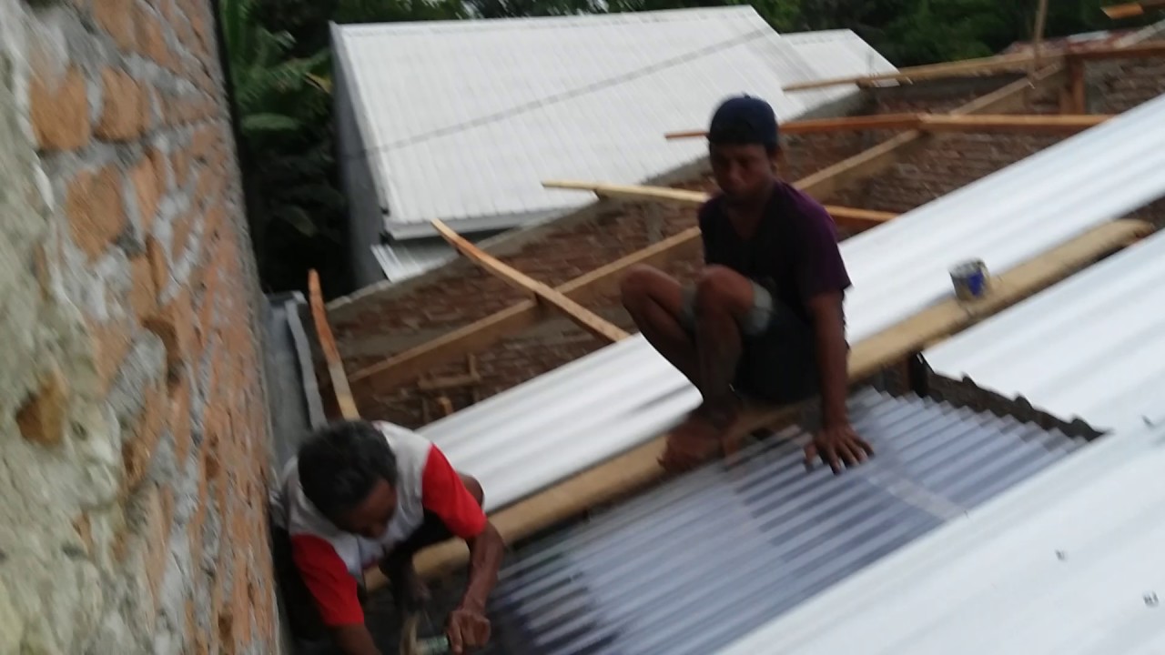 Proses pemasangan  atap  spandek  YouTube