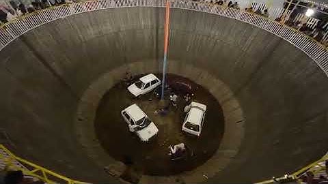 Luar Biasa ! Atraksi Roda Gila 5 Motor + 4 Mobil Sekaligus