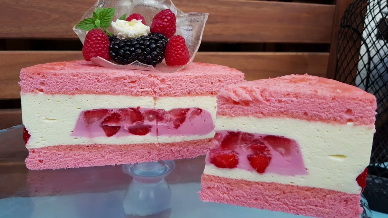 Tort Entremet cu mousse de ciocolată albă și mousse de căpșuni | Pasiune &Savoare