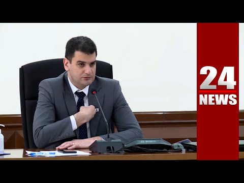 Էդ փշրածները ձեր աչքին չի՞ երևում, ես շաբաթը 3 օր եմ դուրս գալիս, տեսնում եմ, դուք ո՞նց չեք տեսնում