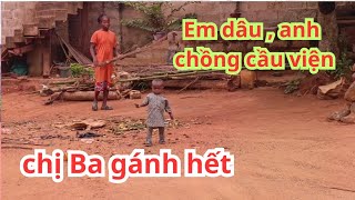 Download lagu Vietnamese sister-in-law plays a 'helping' move to make her African sister-in-law prove her worth