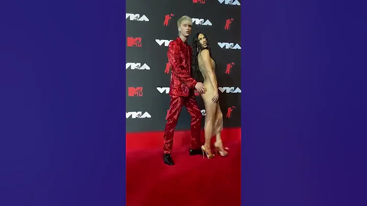 Machine Gun Kelly & Megan Fox On The 2021 VMAs Red Carpet - 天天要闻