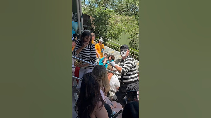 Surprise Encounter: Tom Finds His Unexpected Twin! #seaworldmime