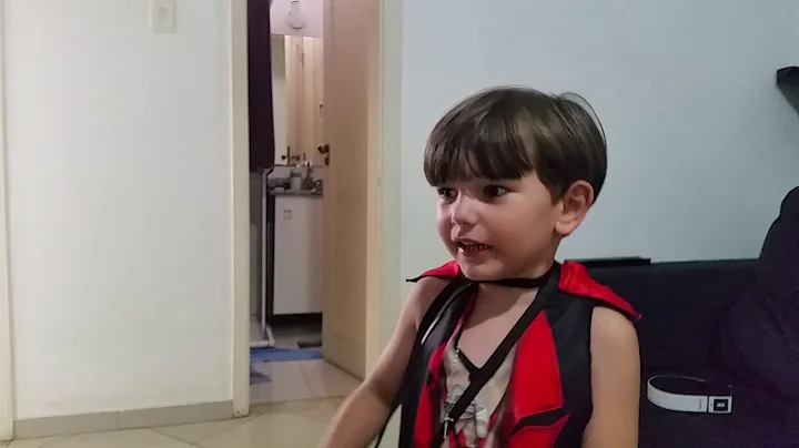Felipe em sua performance na msica Vampiro do Korz...