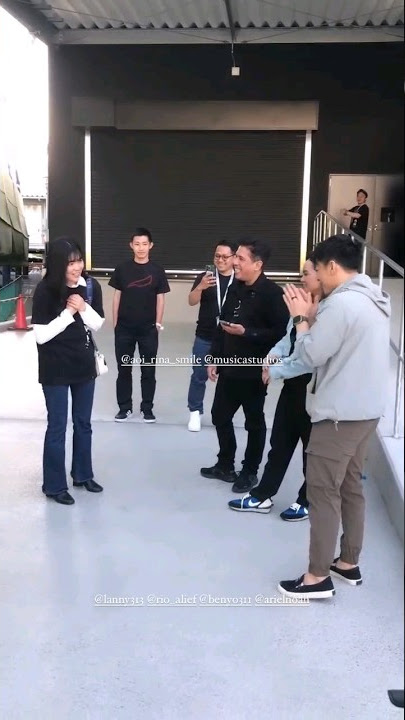 Di Depan Ariel Noah Penyanyi Asal Jepang Menyanyikan Moshimo Mata Itsuka (Mungkin Nanti)