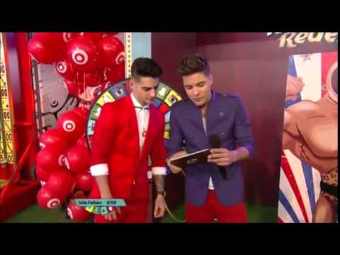 Maluma en la alfombra de Premios Juventud