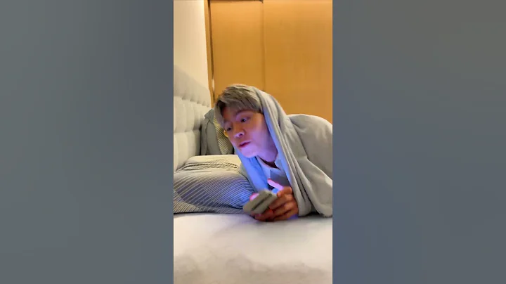 常常滑手机的人都会发生的事情...What happened when you swipe your phone. 【黄氏兄弟】#shorts #shortsvideo - 天天要闻