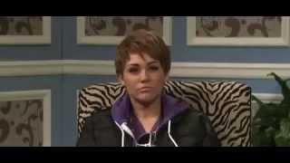 Miley Cyrus como Justin Bieber - Saturday Night Live 2011