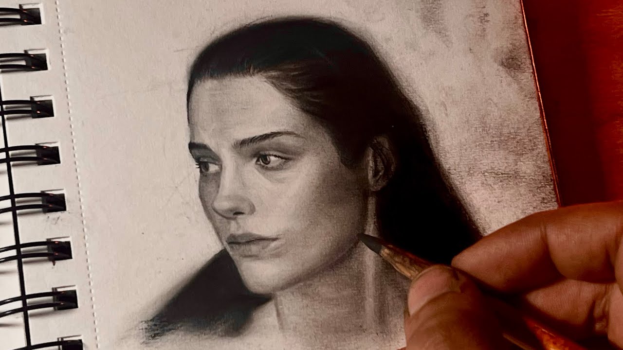 How to use graphite and charcoal powder together to draw portraits!