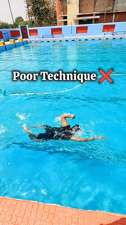 Poor Vs Proper Swimming Technique 🏊 #swimminglessons #learnswimming #swimmingtips #swimming