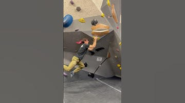 V7 Dyno ⚡️ 1-2 MOVE or FALL! #shorts #climbing #bouldering