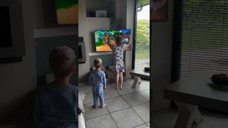 REFLEX RUN | INTERACTIVE KIDS WORKOUT AT HOME 🏃♂️🎮 move with the screen!!