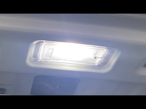 Замена лампы, в подсветке багажника Kia Rio 3