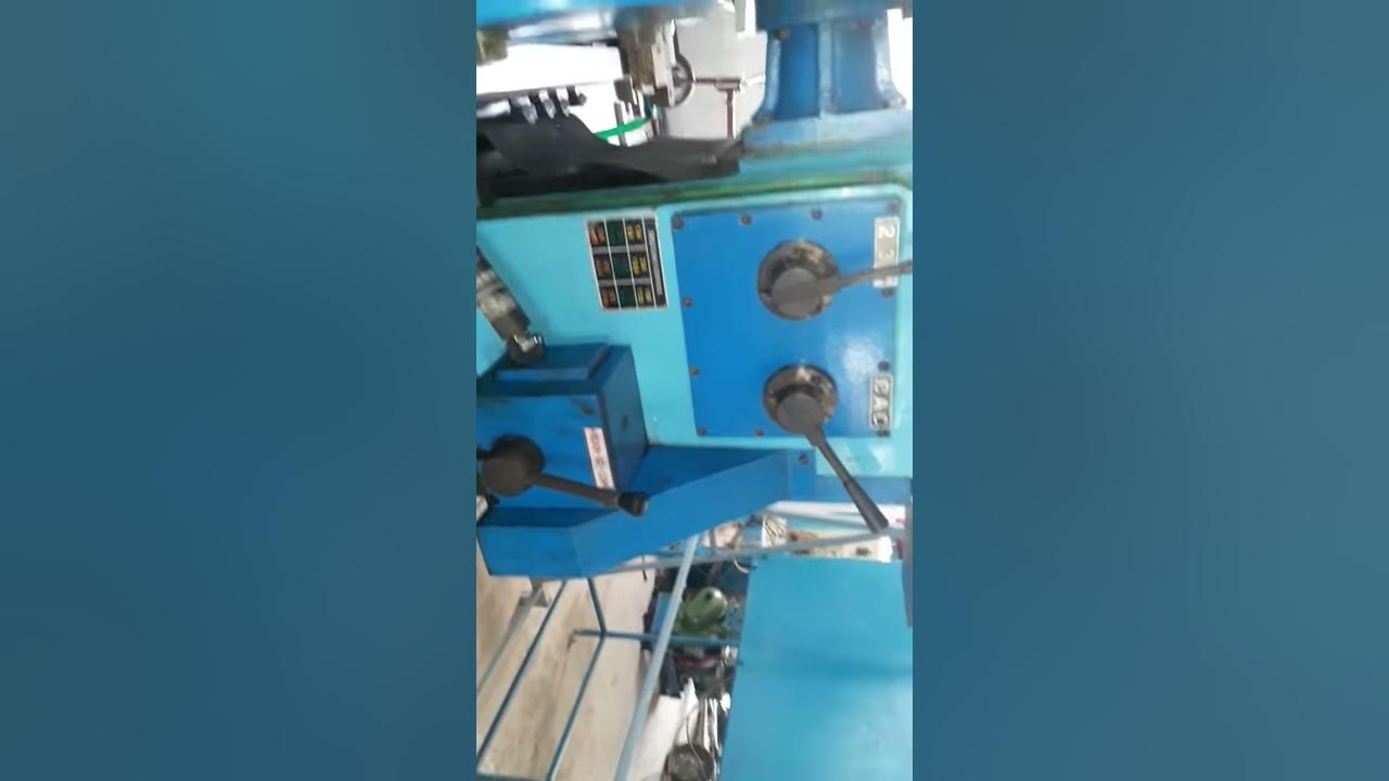 Vertical milling machine operation - YouTube