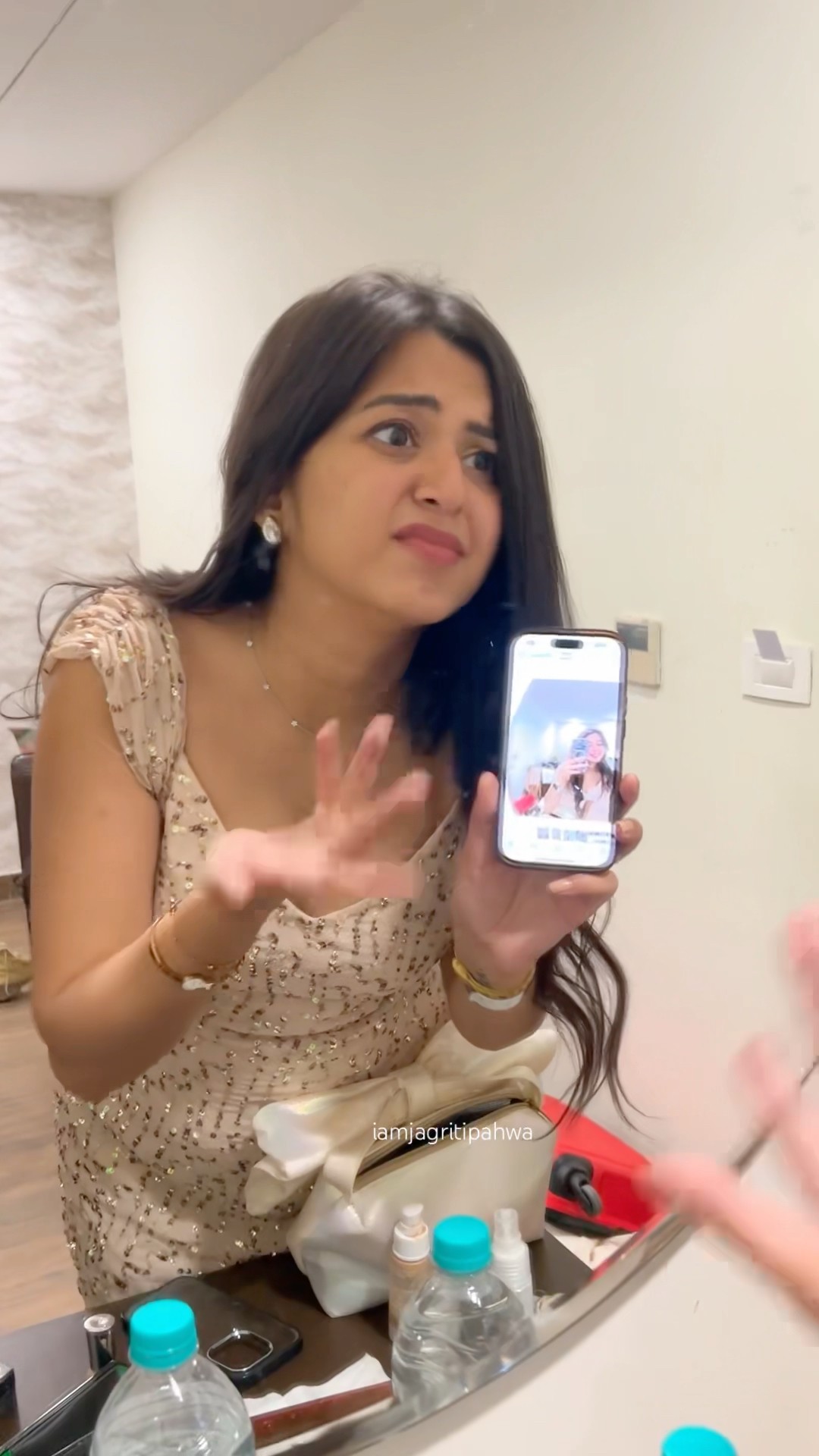 Do You Know Such Beautiful Girl ?? #mirrorvscamera #beautystruggles #jagritipahwa #capturebeauty