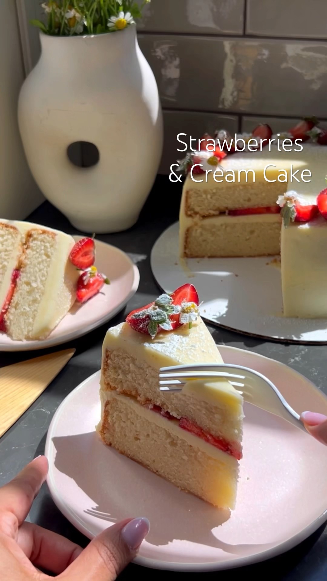 Strawberry cake様♡ありがとうございます♡ strawberries 🍓 and cream 🥛 cake 🍰 - YouTube