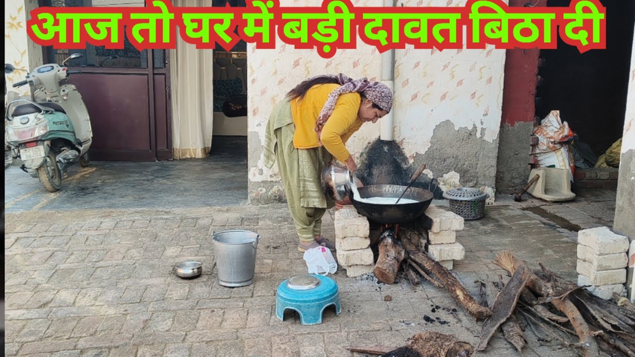 इस काम में काम से कम दो आदमी होने चाहिए घर में और मैं अकेली पता नहीं आज कैसे क्या होगा 