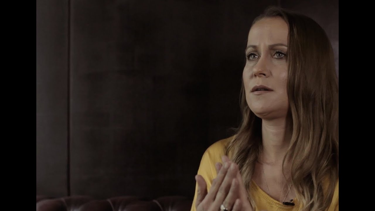 Rēzija Kalniņa sarunā ar Satori - YouTube