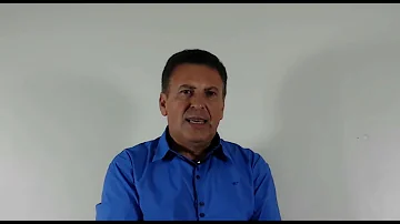 Como Deus é conhecido em cada livro da Bíblia?