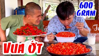 Trời Ơi! Nó Muốn Phá Kỷ Lục Của Ba Móc Hay Sao Mà Nó Ăn Ớt Nhiều Dữ Vậy