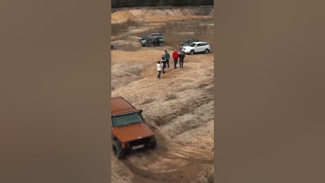 Wrangler vs Land Cruiser