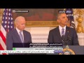 الرئيس الأمريكي "باراك أوباما" يقلد نائبه "جو بايدن" وسام الحرية خلال تكريم بالبيت الأبيض