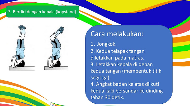 Tahapan gerakan guling ke depan setelah kedua telapak tangan bertumpu pada matras adalah