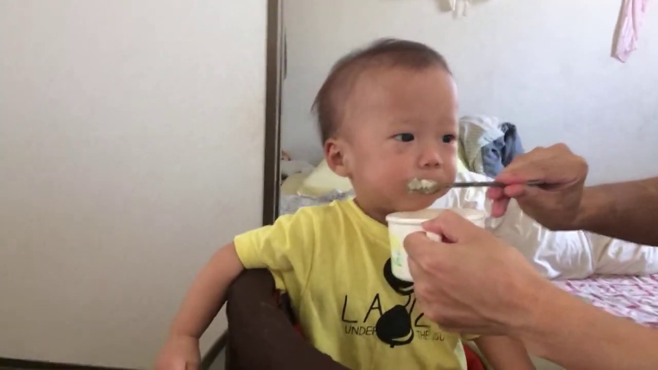 赤ちゃんの朝ごはん離乳食。一歳のbaby YouTube