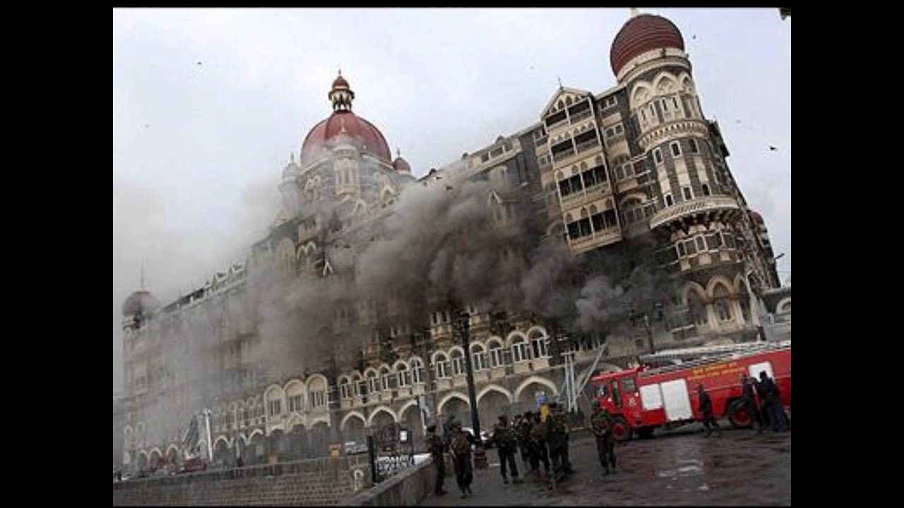 Нападение на отели. Отель Мумбаи теракт 2008. Отель Тадж в Мумбаи теракт. Мумбаи 2008 Тадж Махал теракт. Теракт в Индии 2008 Тадж Махал.