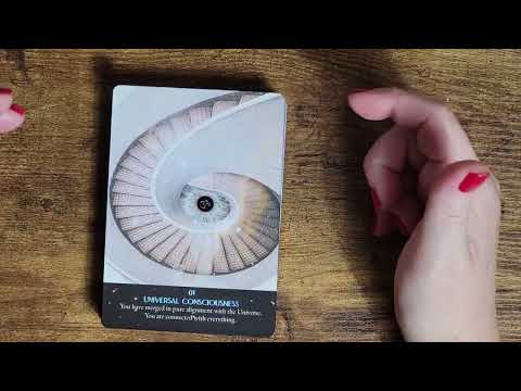 UNBOXING: Starlight Frequencies Oracle by Leah Shoman