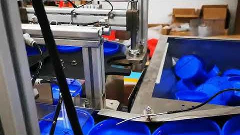 Automatic large cap wadding lining machine