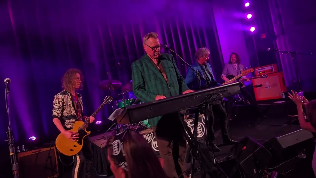 The Suburbs “MUSIC FOR BOYS” Parkway Theater Minneapolis MN 5-15-2026 #Londonship The Suburbs “MUSIC FOR BOYS” Parkway Theater Minneapolis MN 5-15-2026 #Londonship