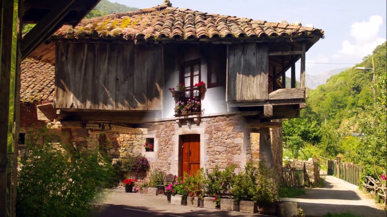 Fotos de: Asturias - Almurfe - Pueblo con encanto por sus hórreos